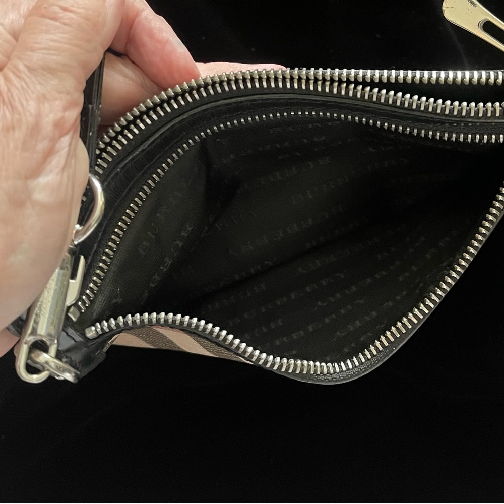 Burberry Wristlet Bag 8x5 Perfect for evening out - Picture 3 of 6